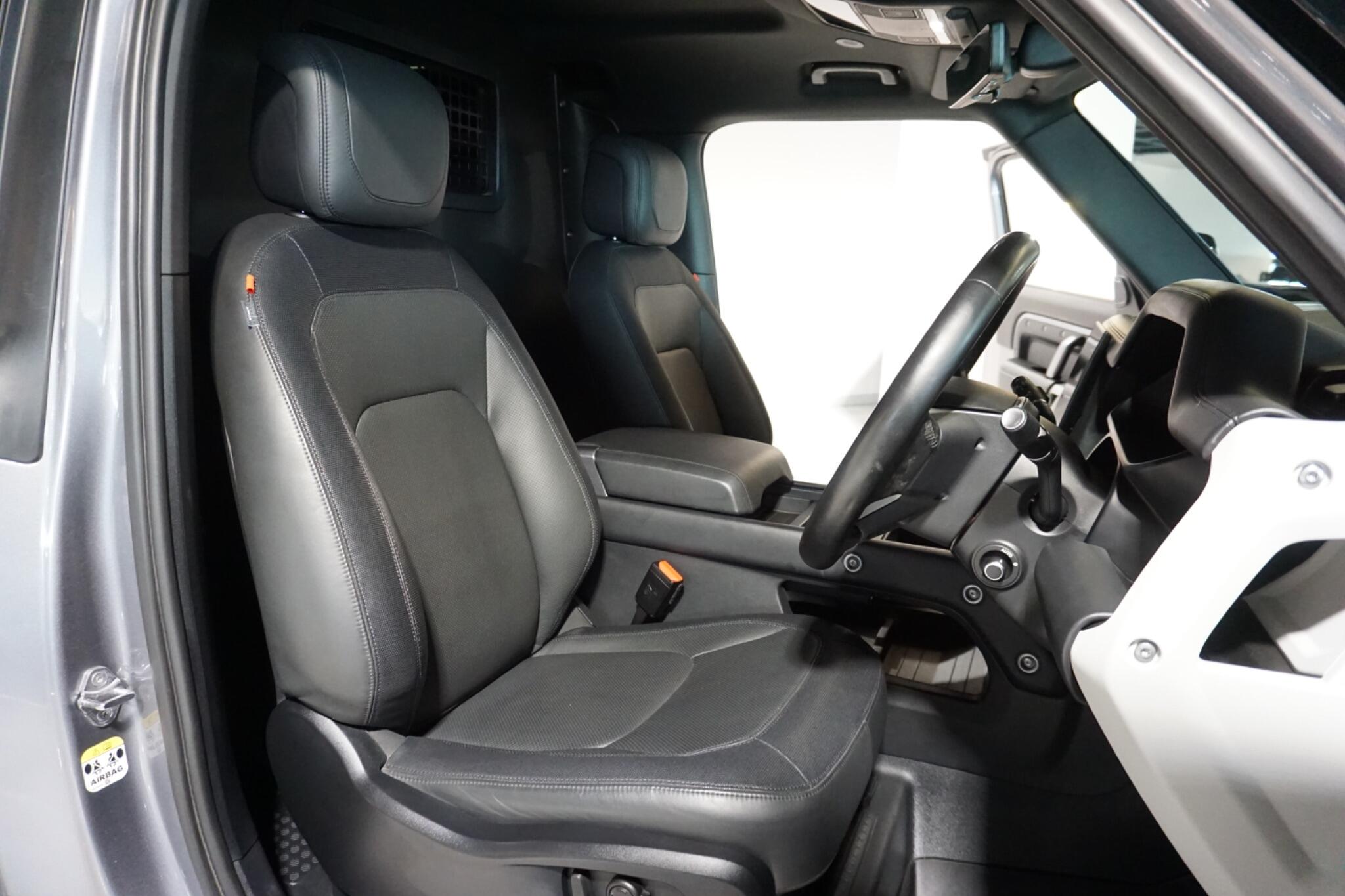 Land Rover Defender 90 3.0 D300 MHEV X-Dynamic HSE Hard Top SUV 3dr Diesel Auto 4WD SWB Euro 6 (s/s) (300 ps)